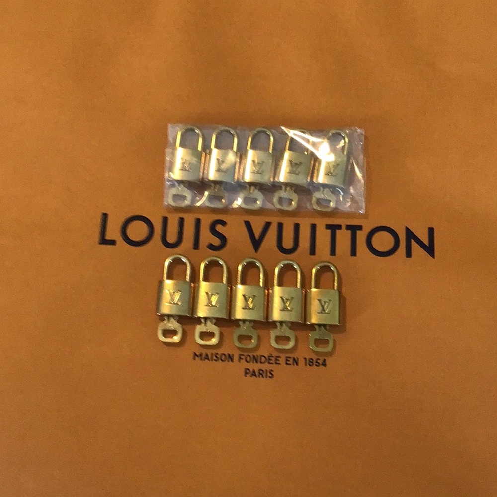 Louis Vuitton Lock & Key N.300